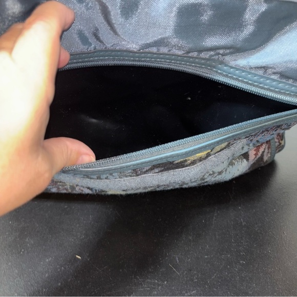 Vintage Jordache Blue Floral Overnight Bag Feet Pockets 15x10.5 - Picture 3 of 9